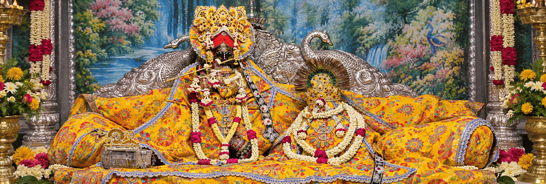 Shri Radha Vallabh Lal Ju darshan in Pitambar